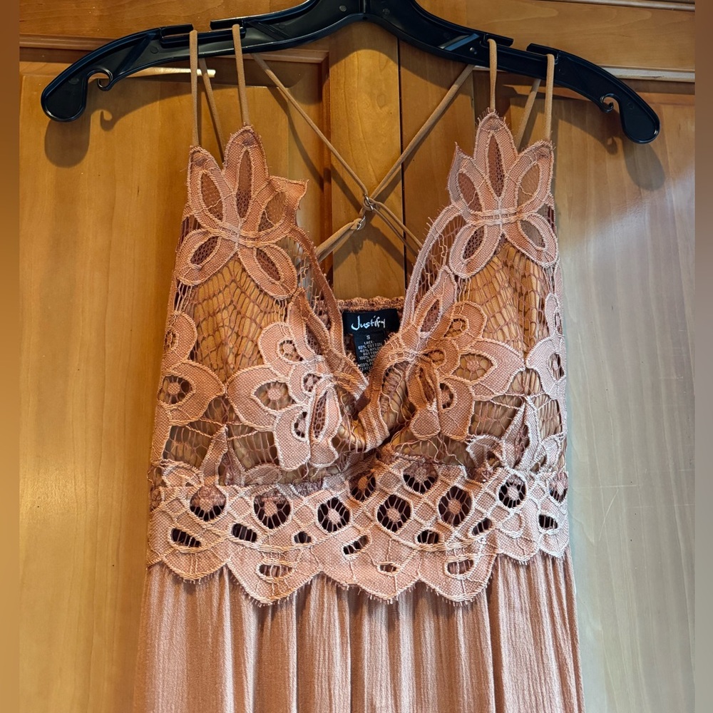 Justify Lace Midi Dress in Blush Pink